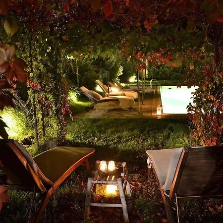 Magnolia Hotel *
